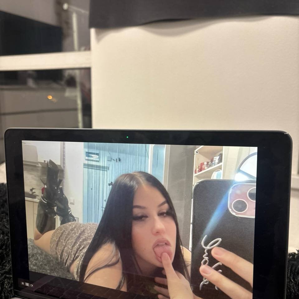 Beautiful Waltera_White camgirl in vrcamshot.com