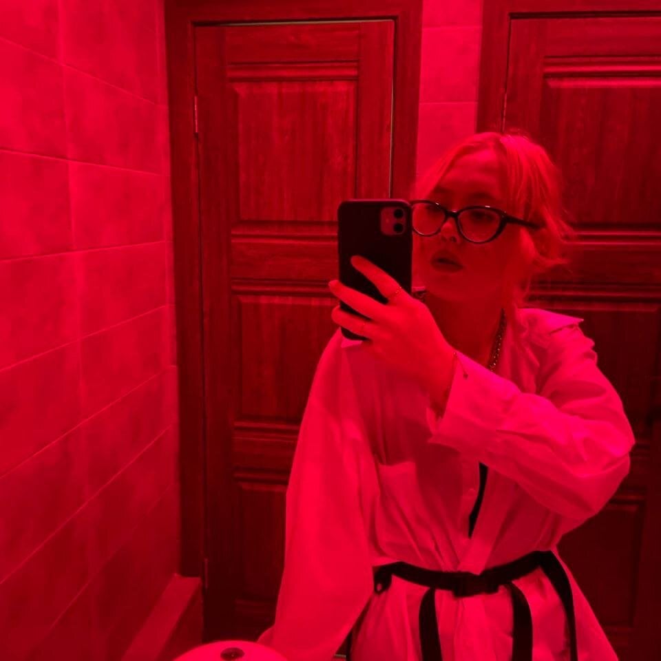 Beautiful NoraCollins camgirl in vrcamshot.com