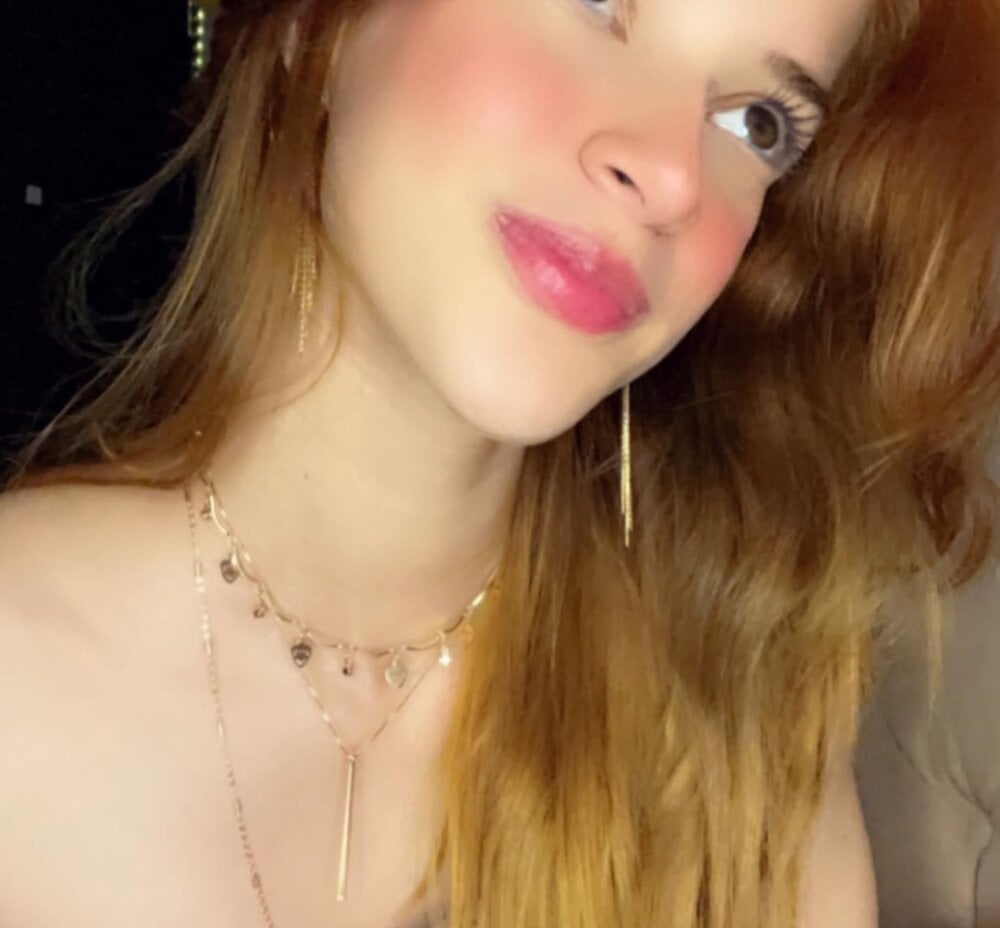 Beautiful Nora_Vennucci camgirl in vrcamshot.com