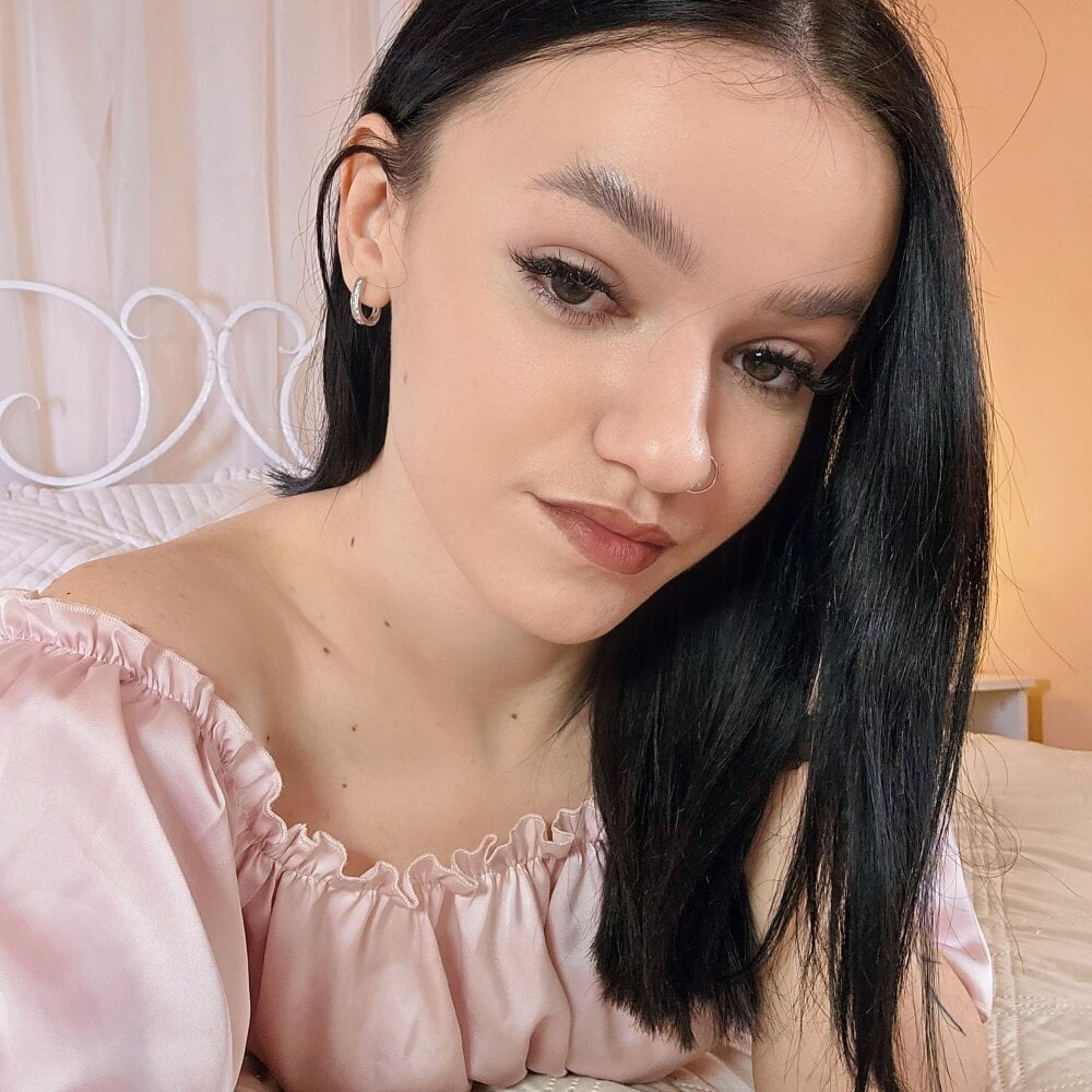 Beautiful elizzza_ camgirl in vrcamshot.com