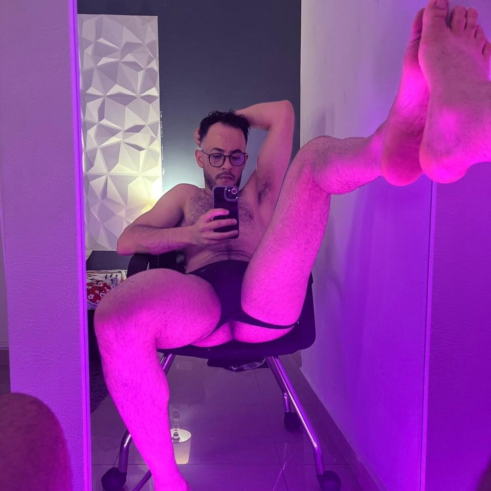 Beautiful Oliver_Takeshi camgirl in vrcamshot.com