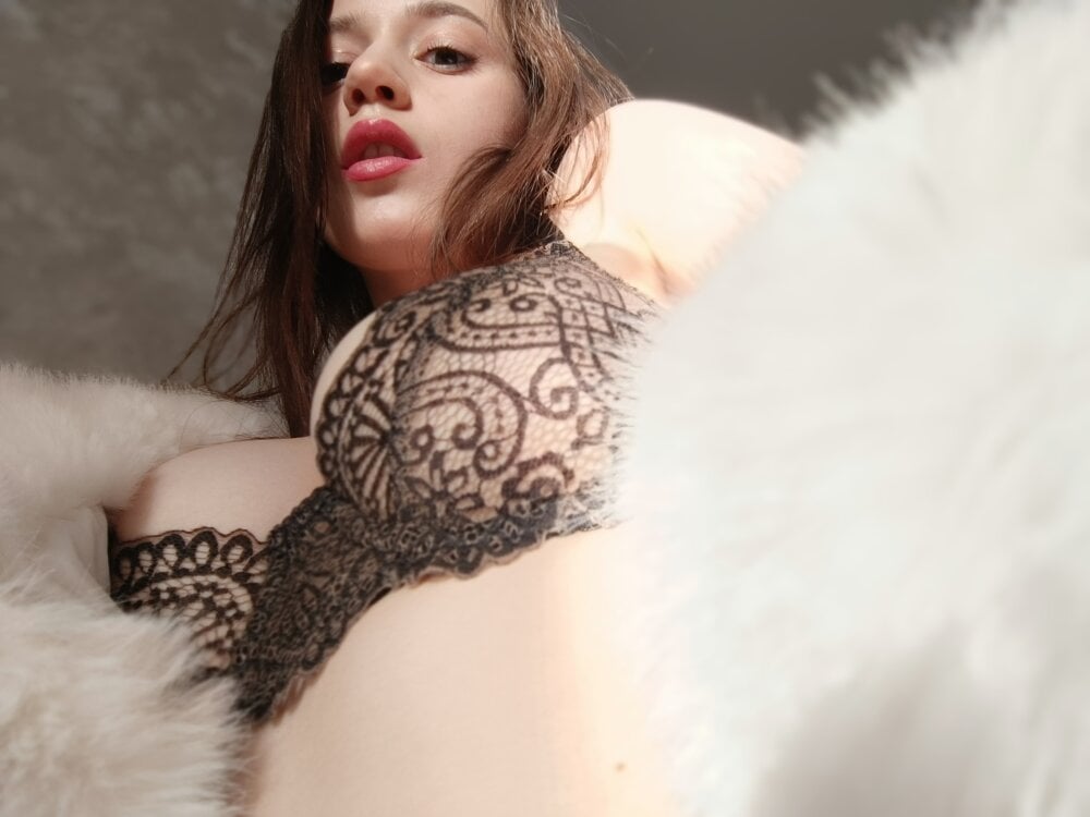 Beautiful CumelyClovers camgirl in vrcamshot.com