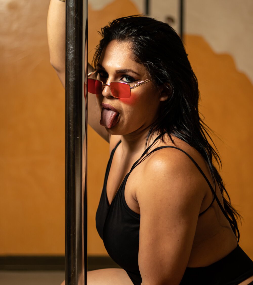 Beautiful kimCosseyy camgirl in vrcamshot.com