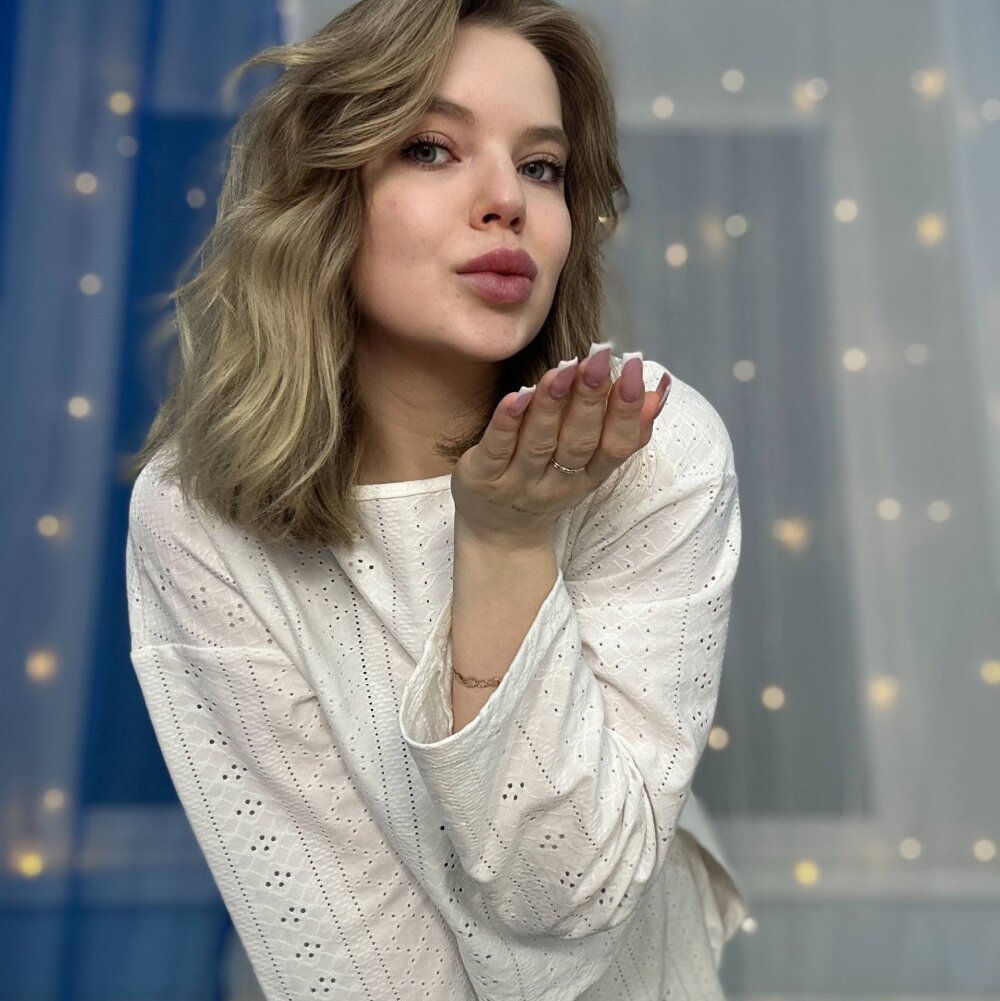 Beautiful lovly_bambi camgirl in vrcamshot.com