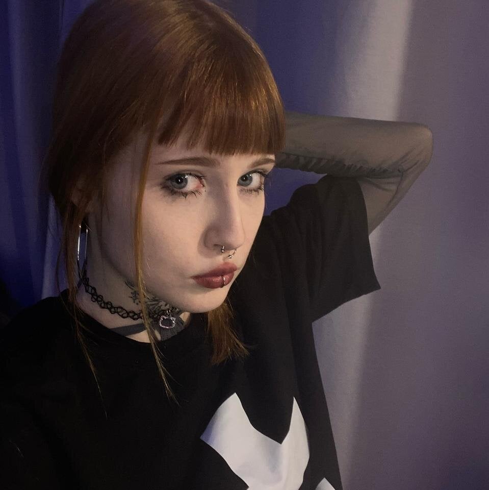 Beautiful MilkMeSoftly camgirl in vrcamshot.com