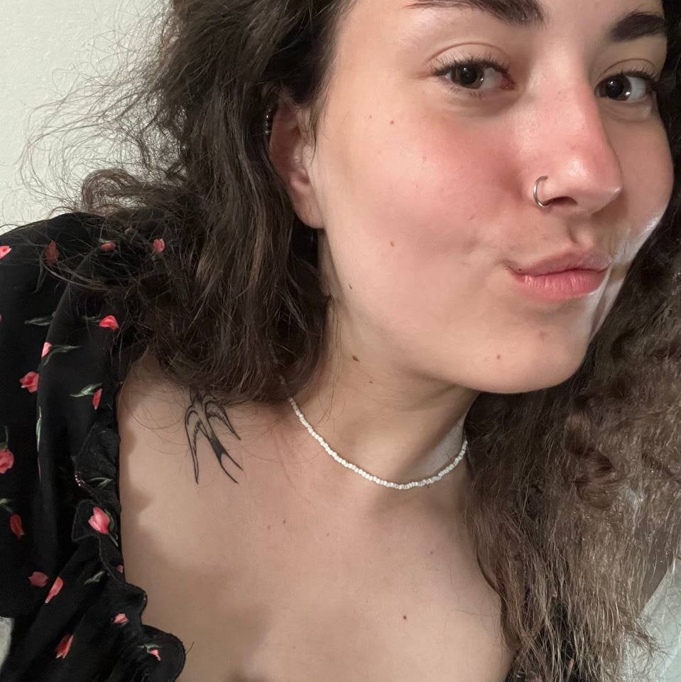 Beautiful browniecake camgirl in vrcamshot.com