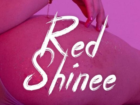 Beautiful RedShinee camgirl in vrcamshot.com