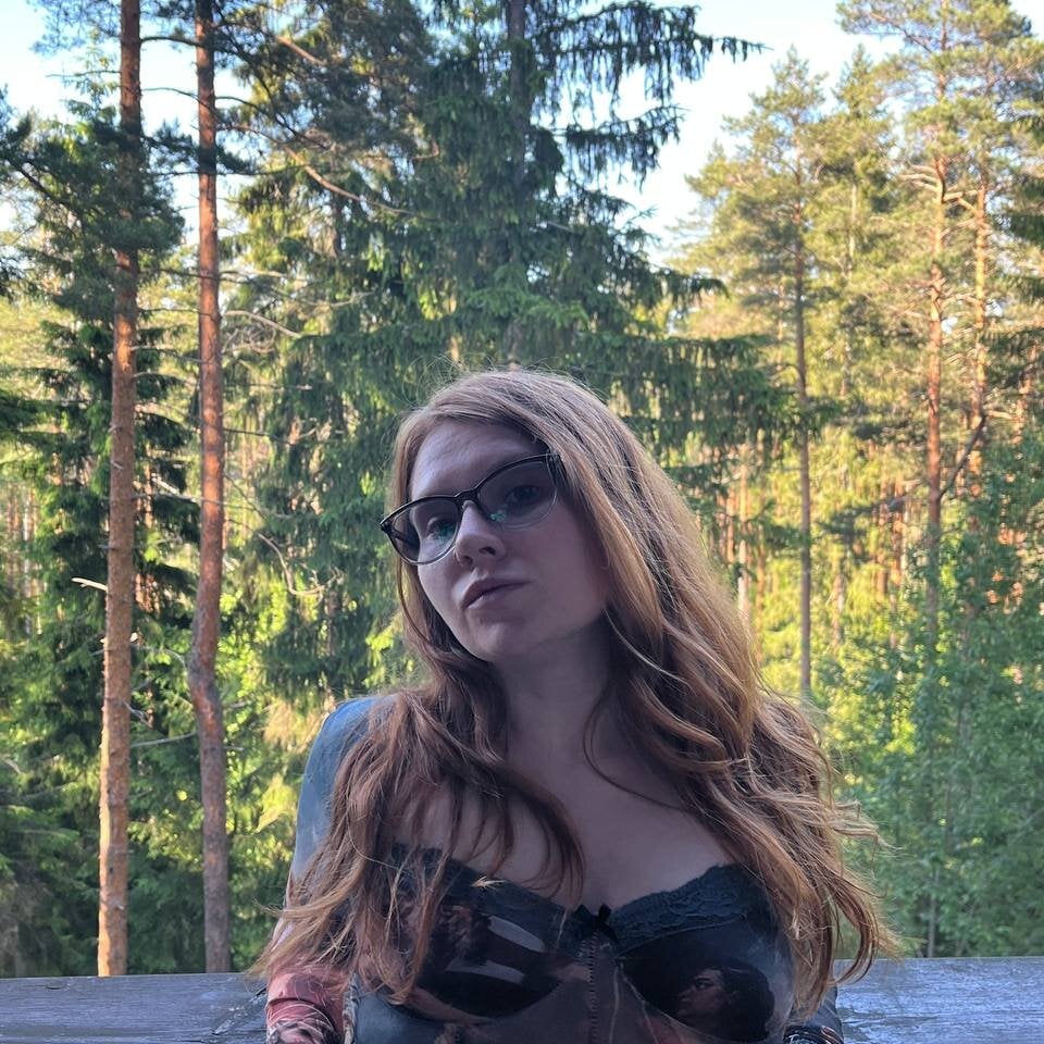 Beautiful past_deadlinee camgirl in vrcamshot.com