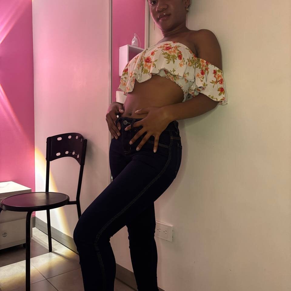 Beautiful malu_hot69 camgirl in vrcamshot.com