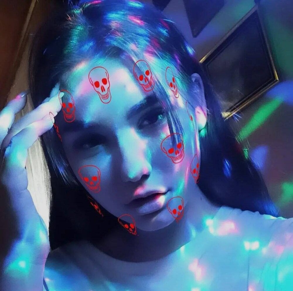 Beautiful KirstySi camgirl in vrcamshot.com