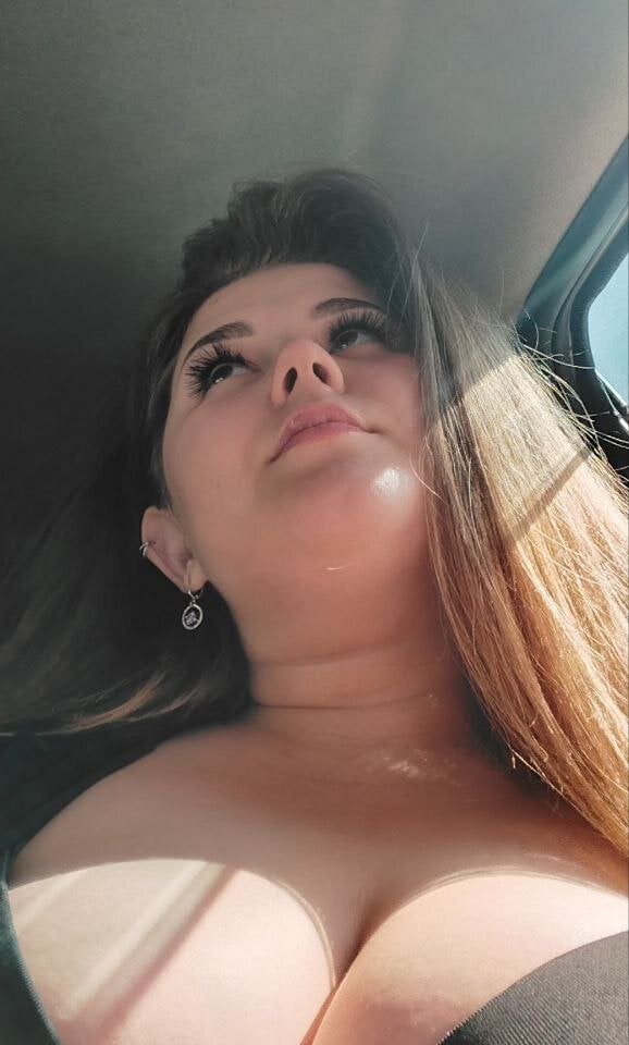 Beautiful Scarlet_Sinera camgirl in vrcamshot.com
