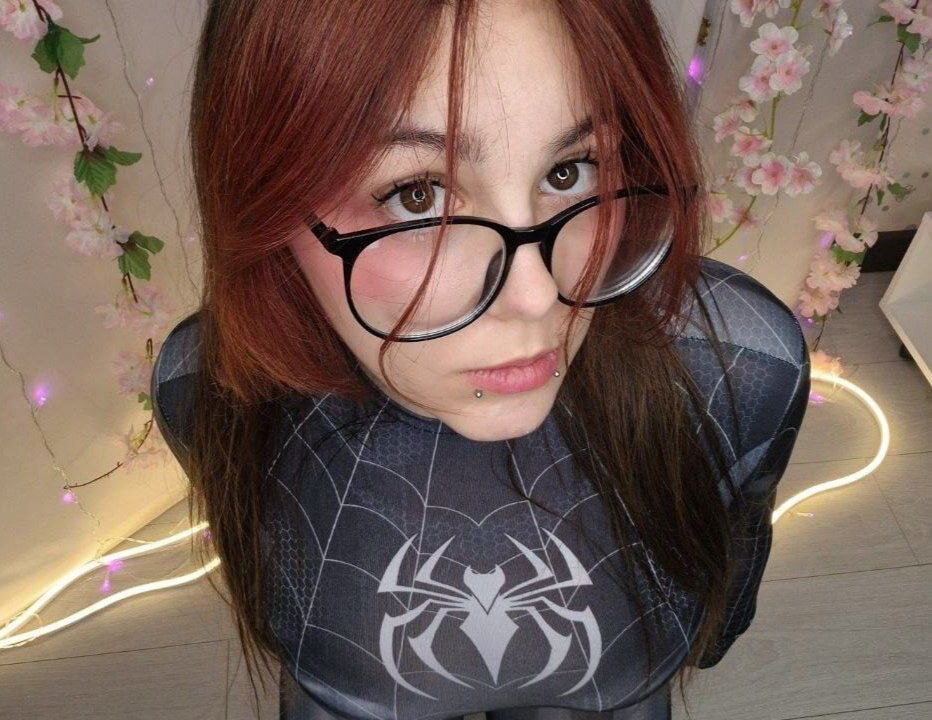 Beautiful Monaco_Sun camgirl in vrcamshot.com
