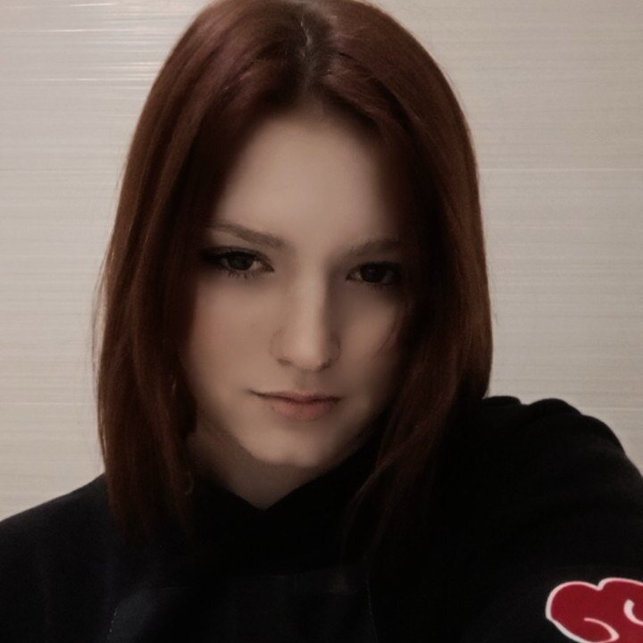 Beautiful VikkyLoveRed camgirl in vrcamshot.com