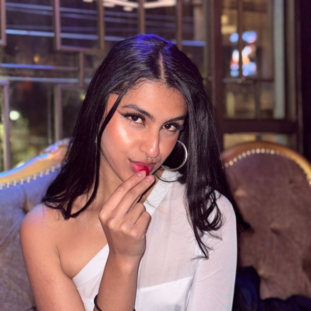 Beautiful afrodita_sp camgirl in vrcamshot.com