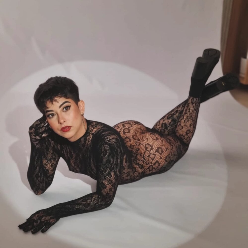 Beautiful deva_ricci_ camgirl in vrcamshot.com
