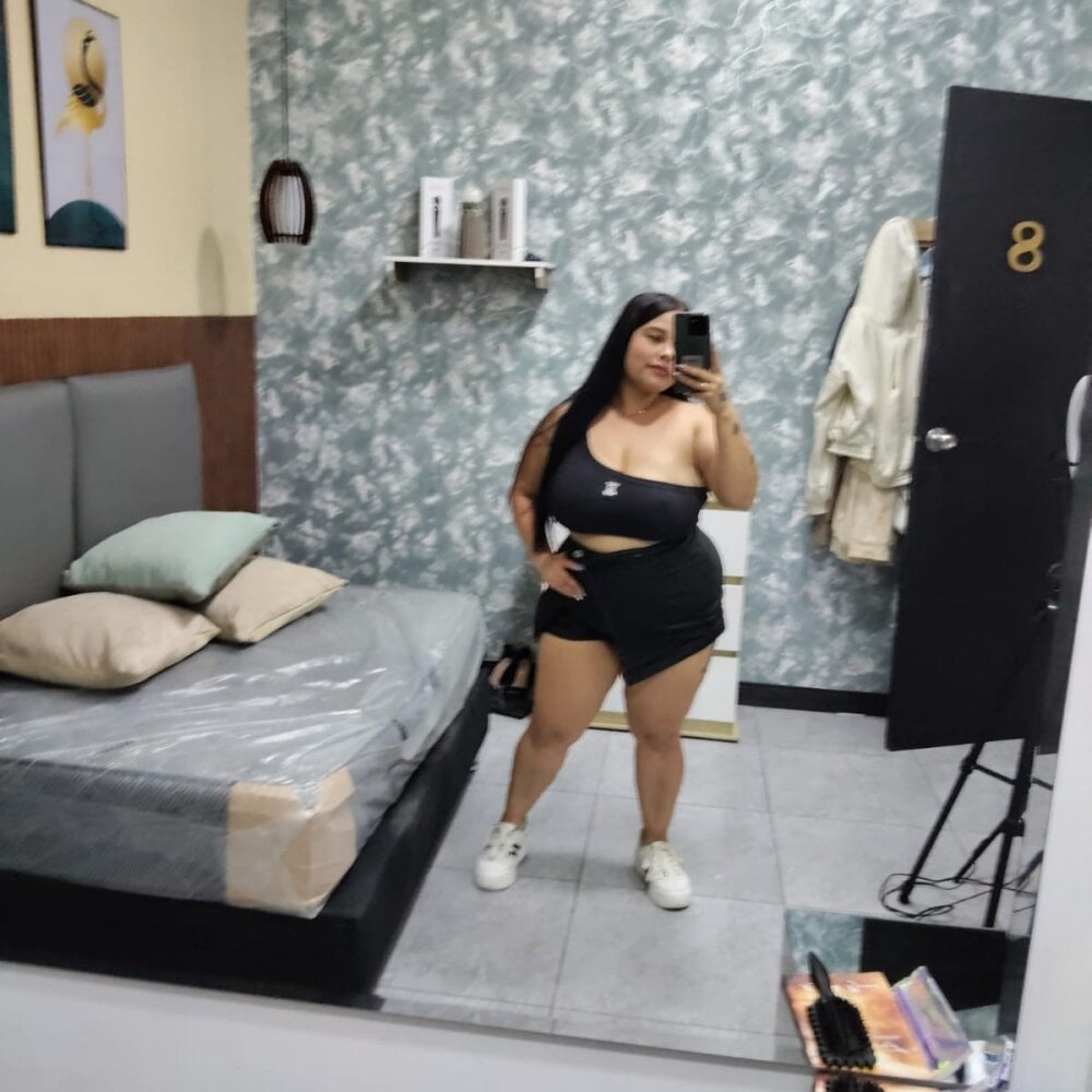 Beautiful CameronJonnes camgirl in vrcamshot.com