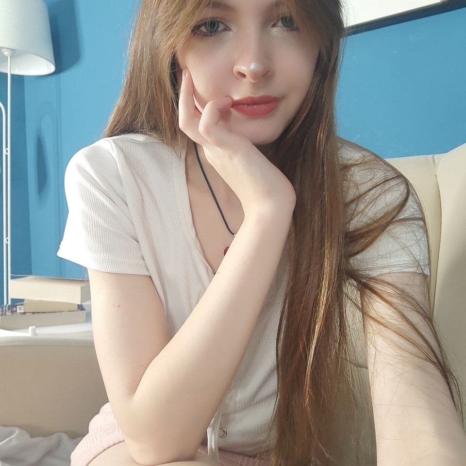 Beautiful Blum_Batton camgirl in vrcamshot.com