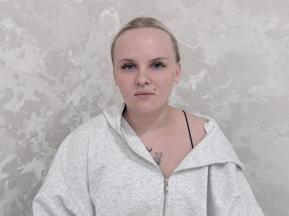 Beautiful ChristyF0x camgirl in vrcamshot.com