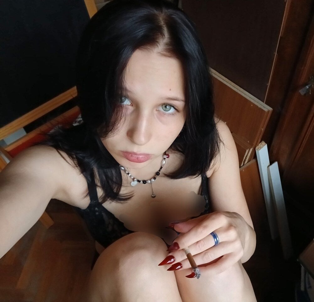 Beautiful undone_file camgirl in vrcamshot.com