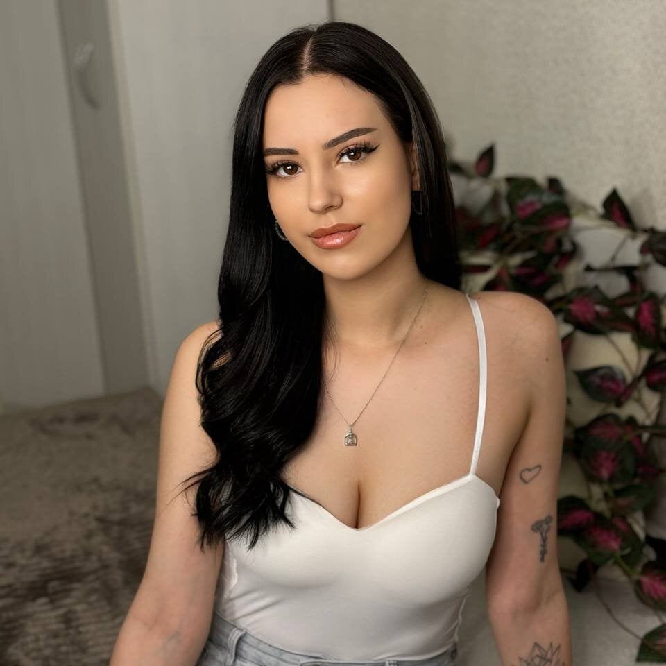 Beautiful AdeleWistle camgirl in vrcamshot.com