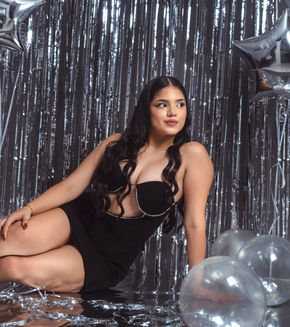 Beautiful Hailey-Fox camgirl in vrcamshot.com