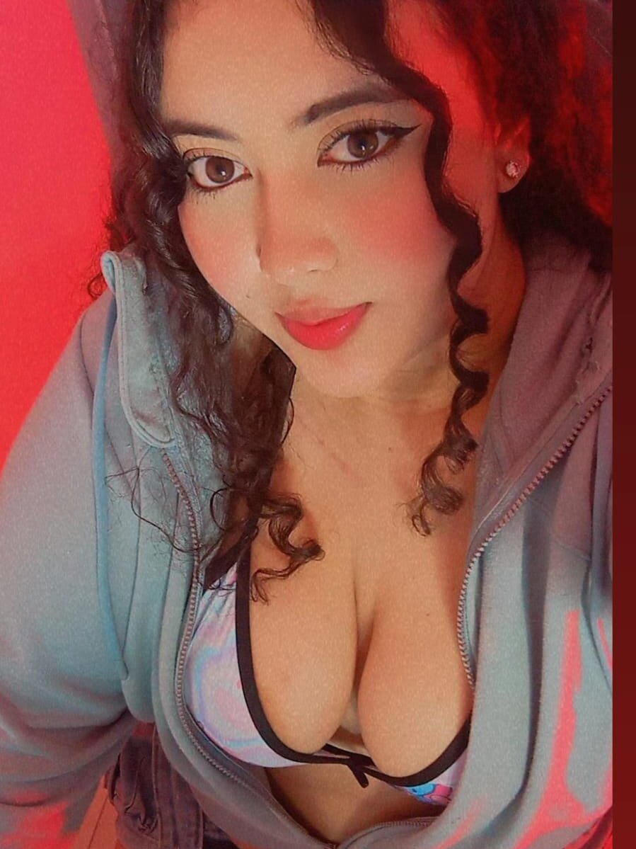 Beautiful Isabella_collins69 camgirl in vrcamshot.com