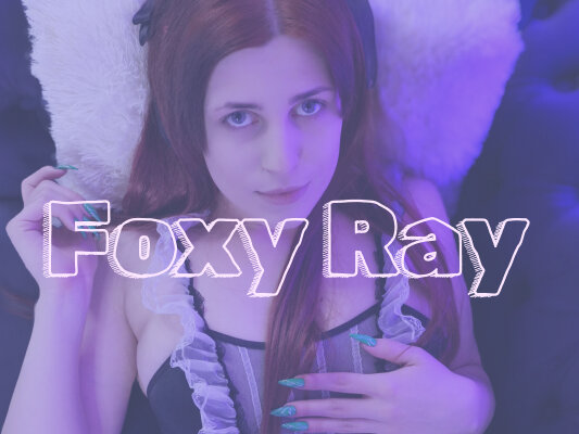 Beautiful FoxyRayy camgirl in vrcamshot.com