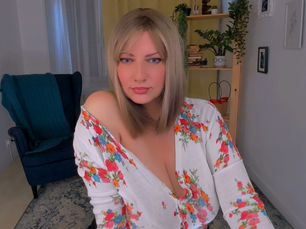 Beautiful JillSpacey camgirl in vrcamshot.com