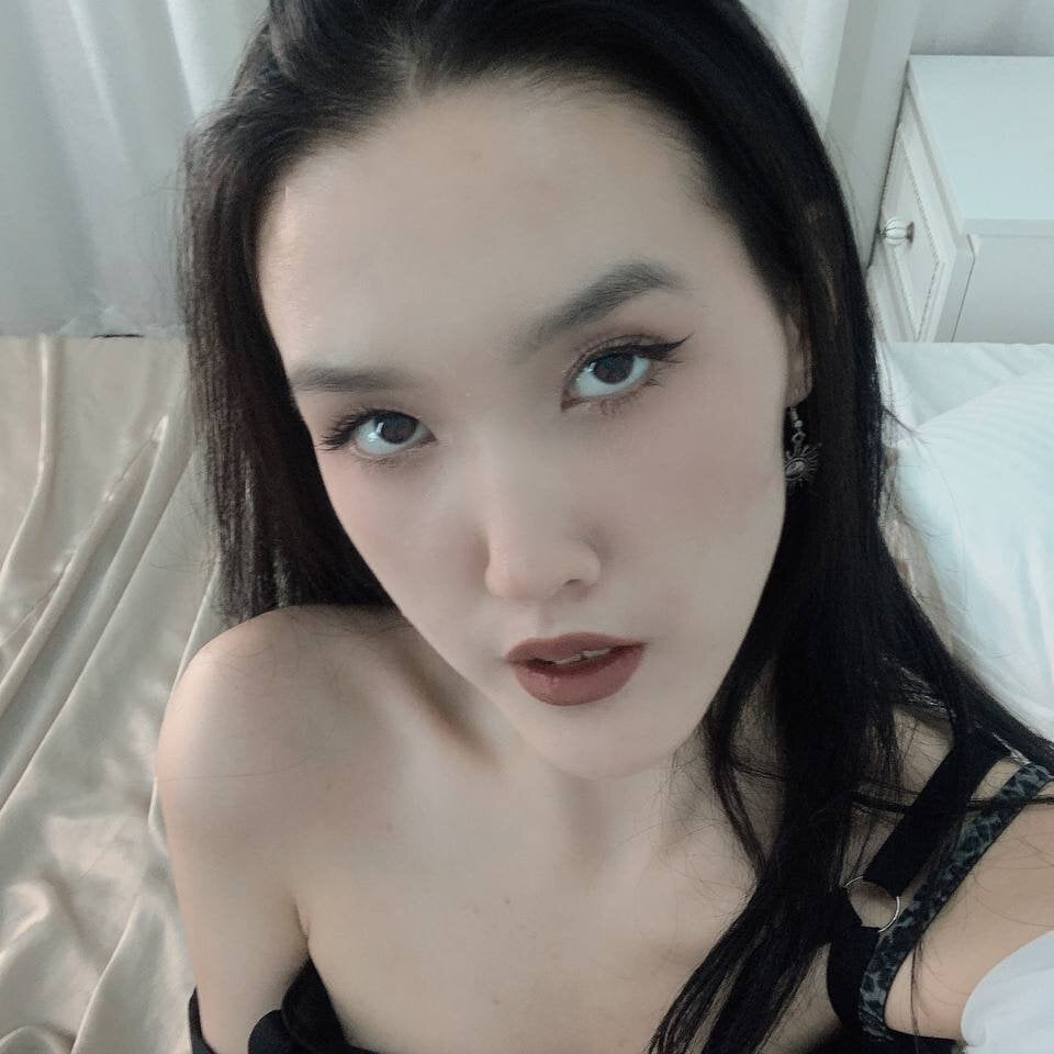 Beautiful CarrieAmber camgirl in vrcamshot.com