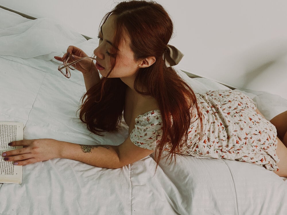 Beautiful Aliccecullen camgirl in vrcamshot.com