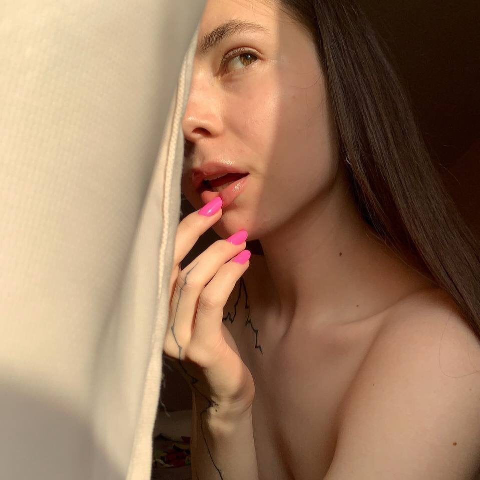 Beautiful -SaraBlack- camgirl in vrcamshot.com