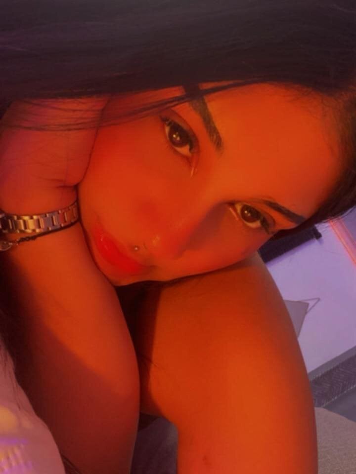 Beautiful salem_sp camgirl in vrcamshot.com