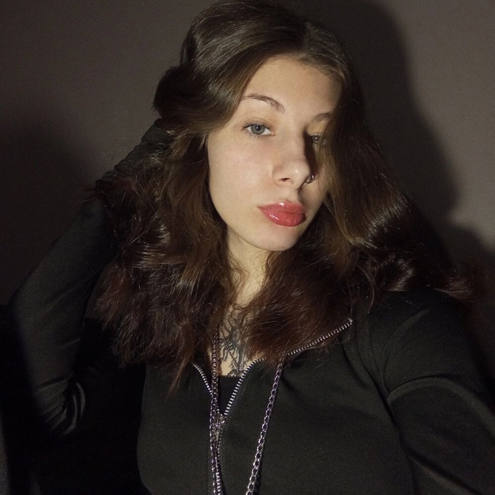 Beautiful DarkSakura_ camgirl in vrcamshot.com