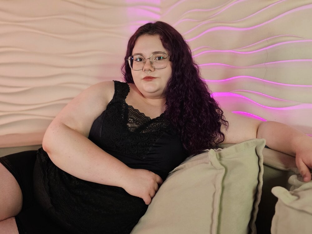 Beautiful NancyPlum camgirl in vrcamshot.com