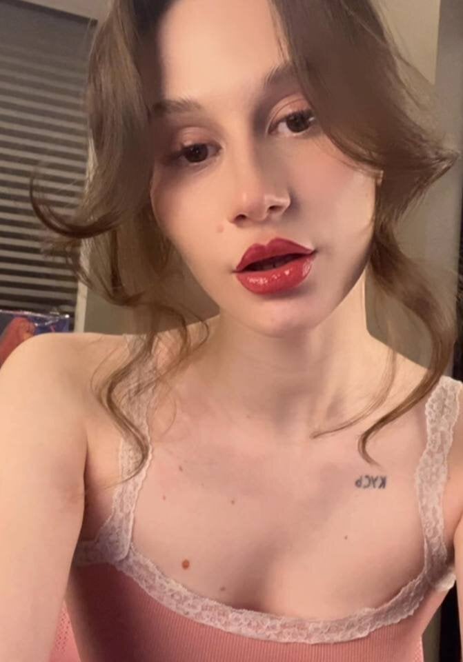 Beautiful LunaVeil camgirl in vrcamshot.com