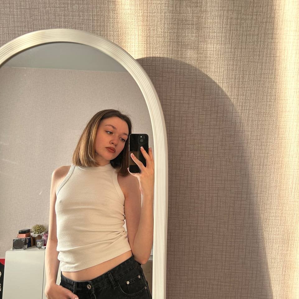 Beautiful R_I_N_A camgirl in vrcamshot.com