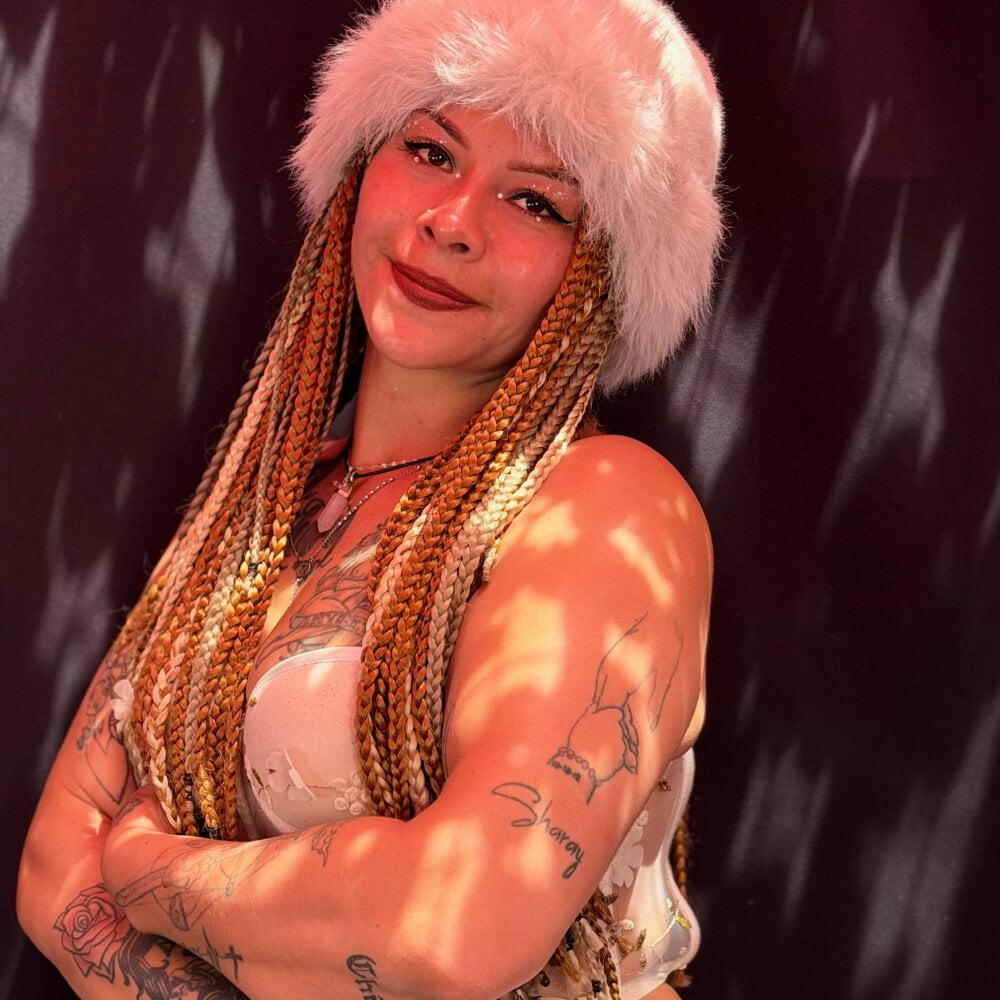 Beautiful Angely_fox camgirl in vrcamshot.com