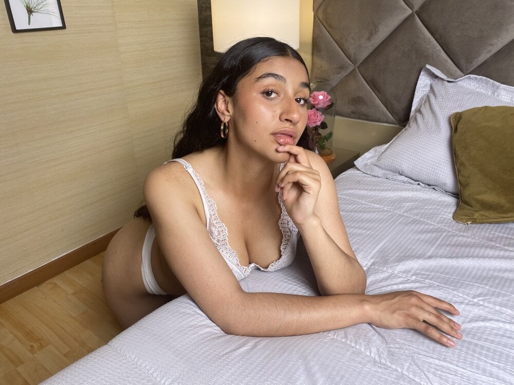 Beautiful ValentiinaCruz camgirl in vrcamshot.com