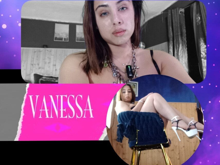 Beautiful VanessaDoyle camgirl in vrcamshot.com