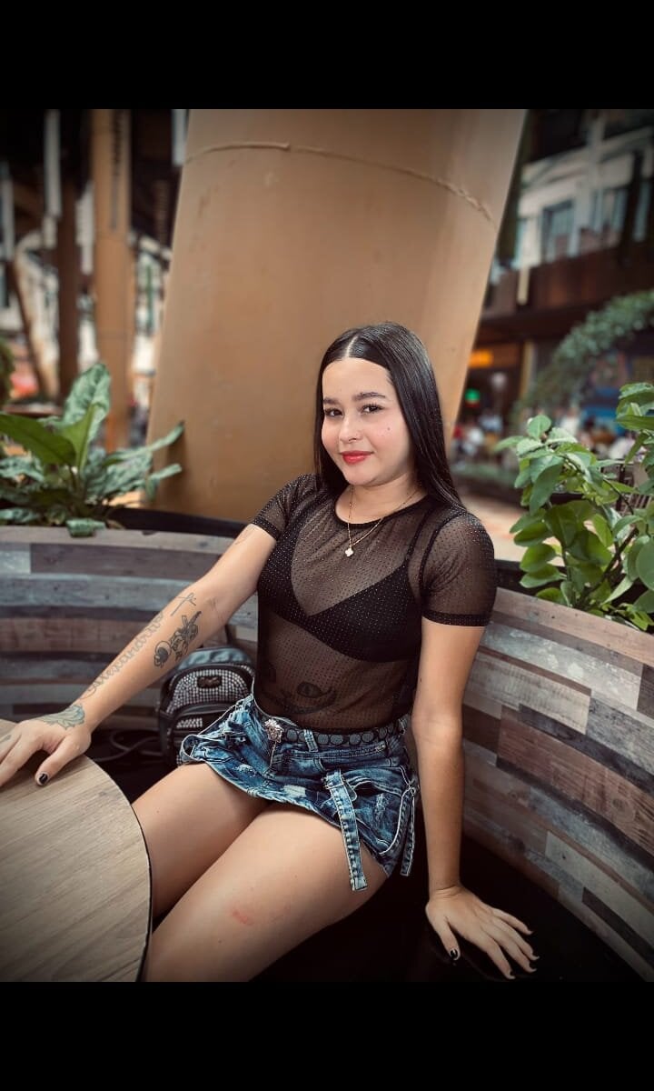 Beautiful Sofia_Palvin camgirl in vrcamshot.com