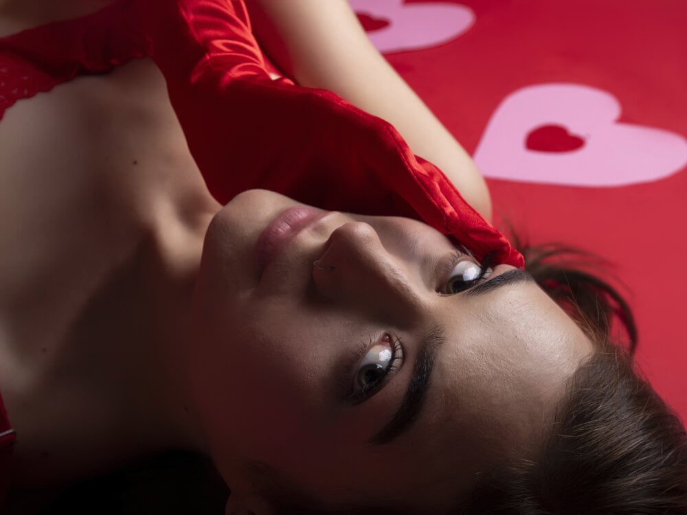 Beautiful AlannaRussell_ camgirl in vrcamshot.com