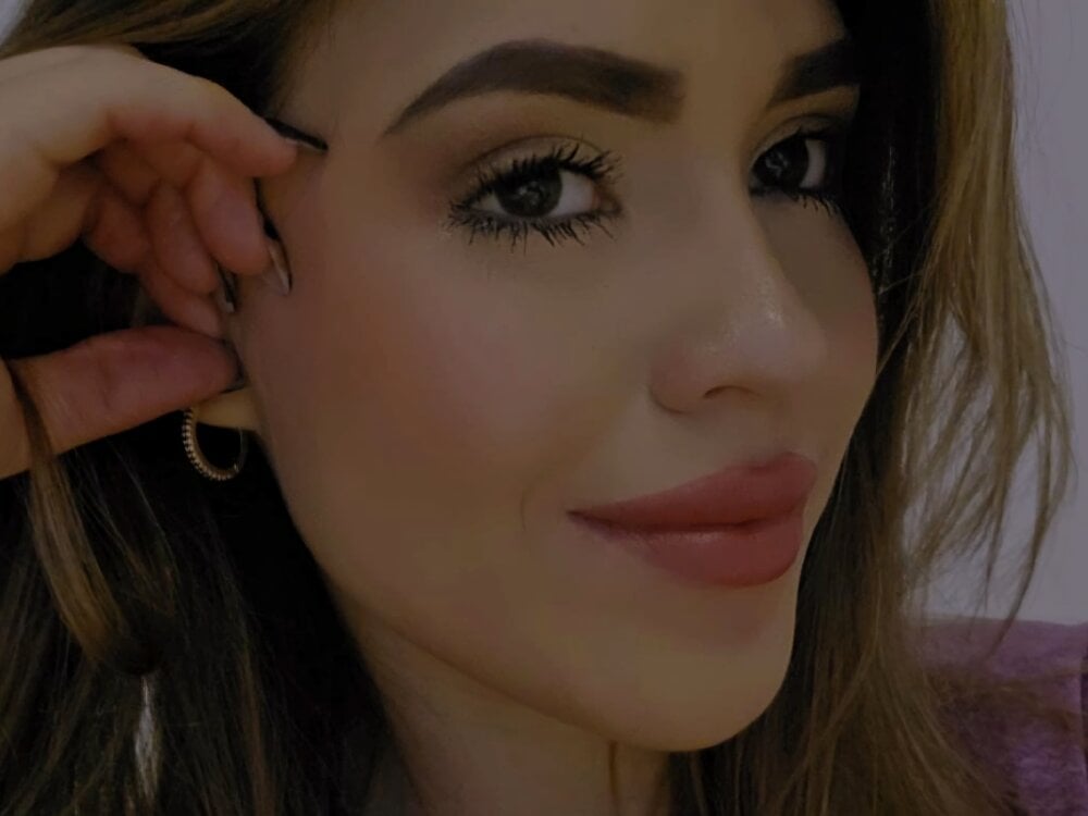 Beautiful Gabbysantos_ camgirl in vrcamshot.com