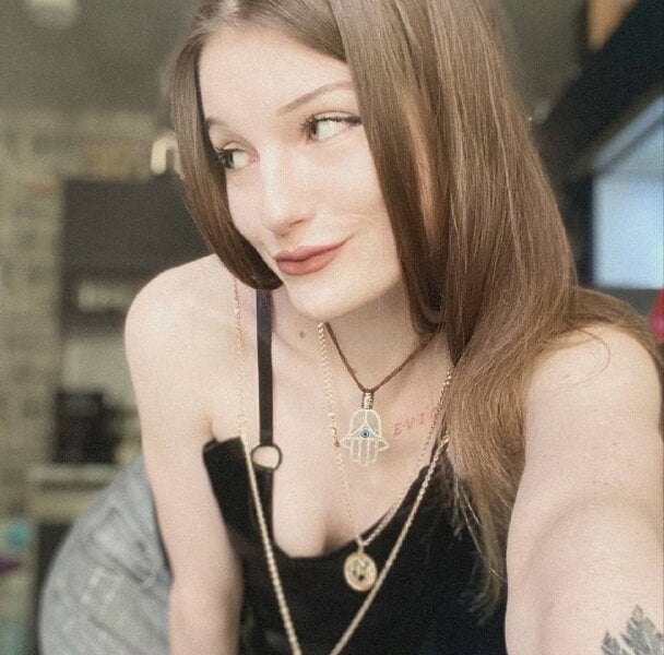 Beautiful Victoria__Meyer camgirl in vrcamshot.com