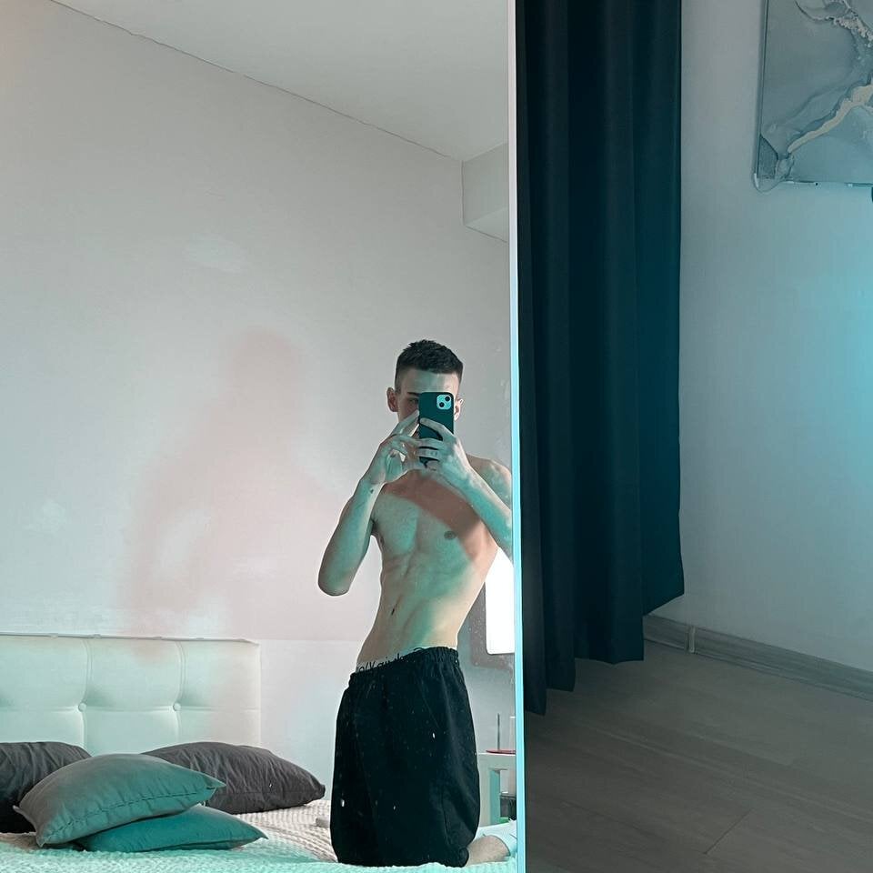 Beautiful Kevin_Kesi camgirl in vrcamshot.com