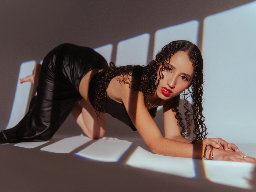 Beautiful EimySanchez camgirl in vrcamshot.com