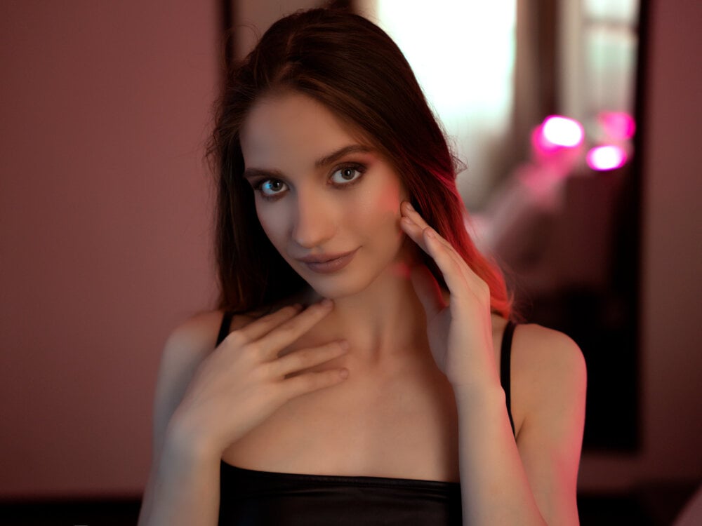 Beautiful NicolleMiles camgirl in vrcamshot.com