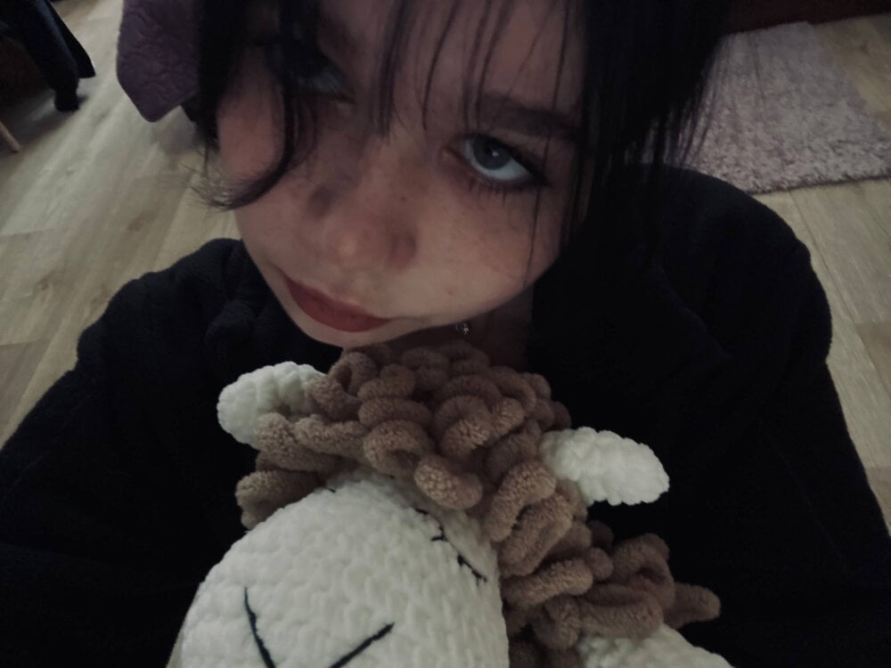 Beautiful NightAylin camgirl in vrcamshot.com