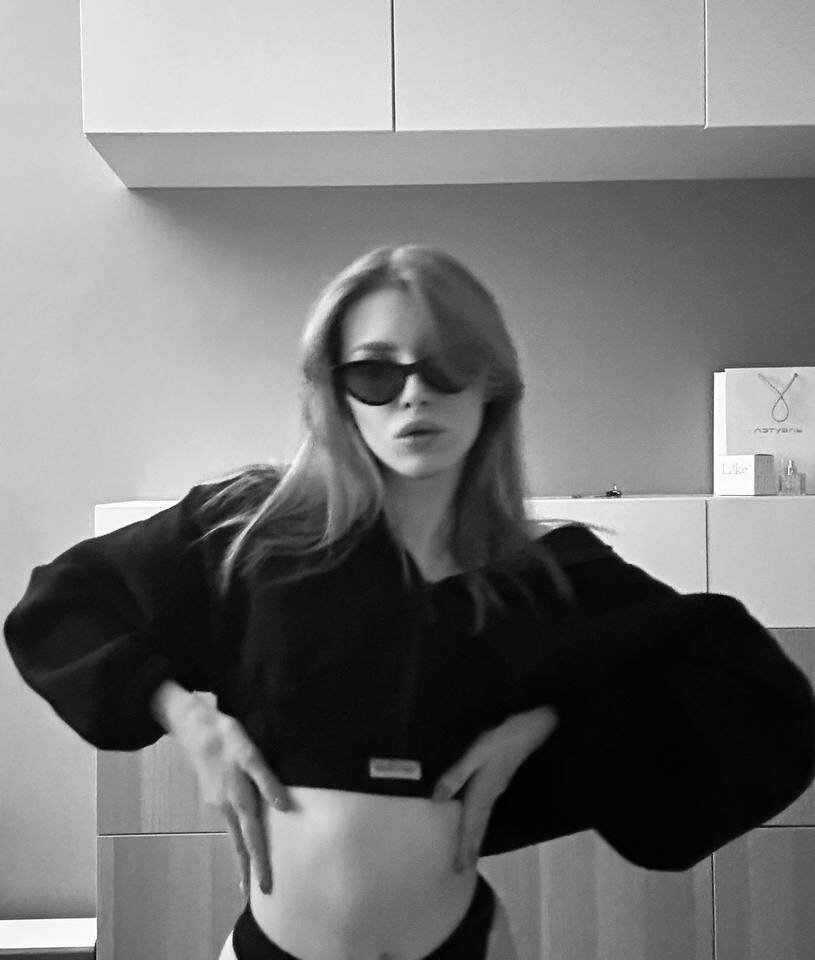Beautiful CatherineZetaJoys camgirl in vrcamshot.com