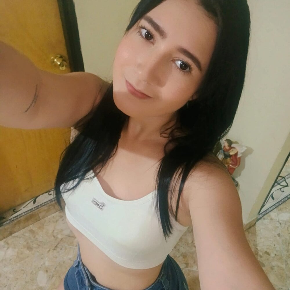 Beautiful malka_milan camgirl in vrcamshot.com