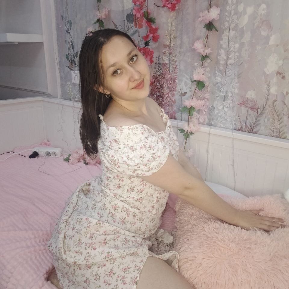 Beautiful FunnyMelody camgirl in vrcamshot.com